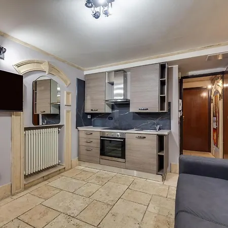 Lares Navona アパート *