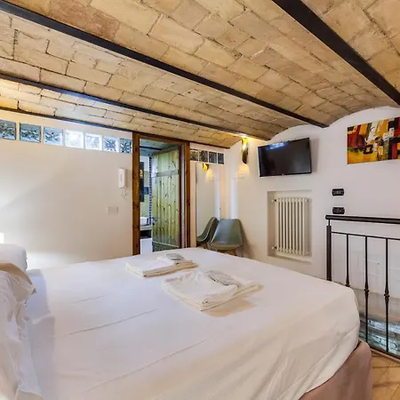 Lares Navona ローマ